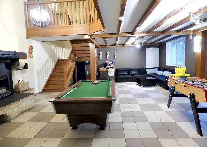 Holiday home Retraite Champetre Spacieuse Pres De Avec Jacuzzi